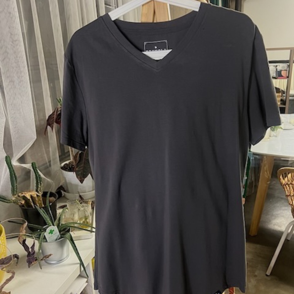 YoungLA Men’s Short Sleeve V Neck Curved Hem Shirt